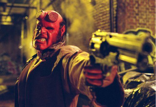 Ron Perlman als Hellboy