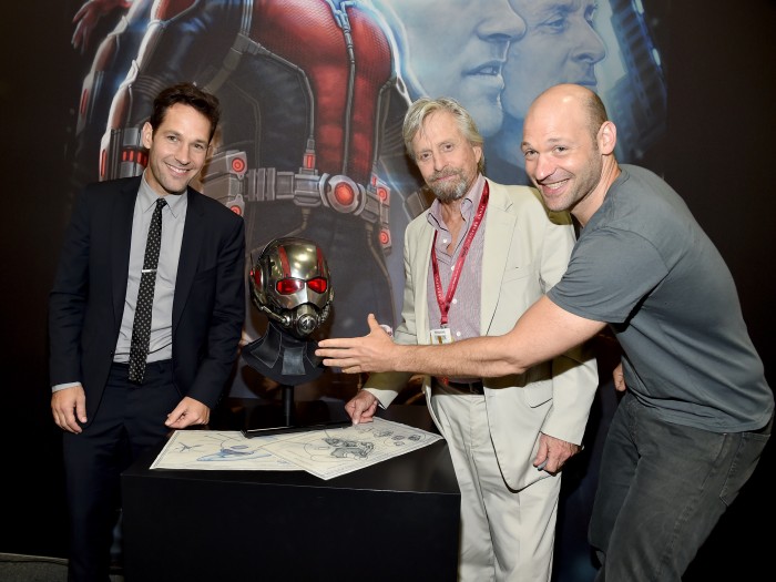 (L-R) Actors Paul Rudd, Michael Douglas und Corey Stoll beim Panel zu Marvels "Ant-Man" während der Comic-Con International 2014 (Photo by Alberto E. Rodriguez/Getty Images for Disney)